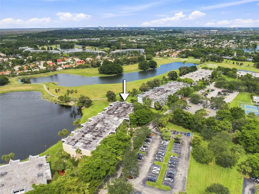 16325 Golf Club Rd #104 Weston, FL 33326