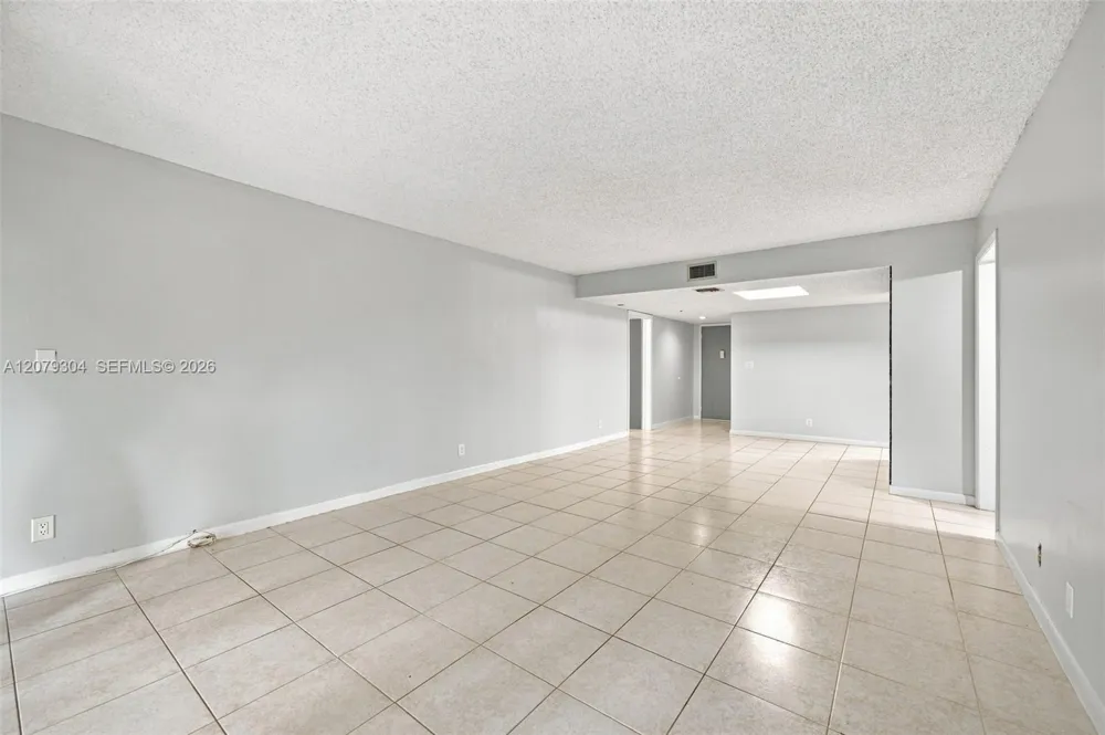 16325 Golf Club Rd #104 Weston, FL 33326