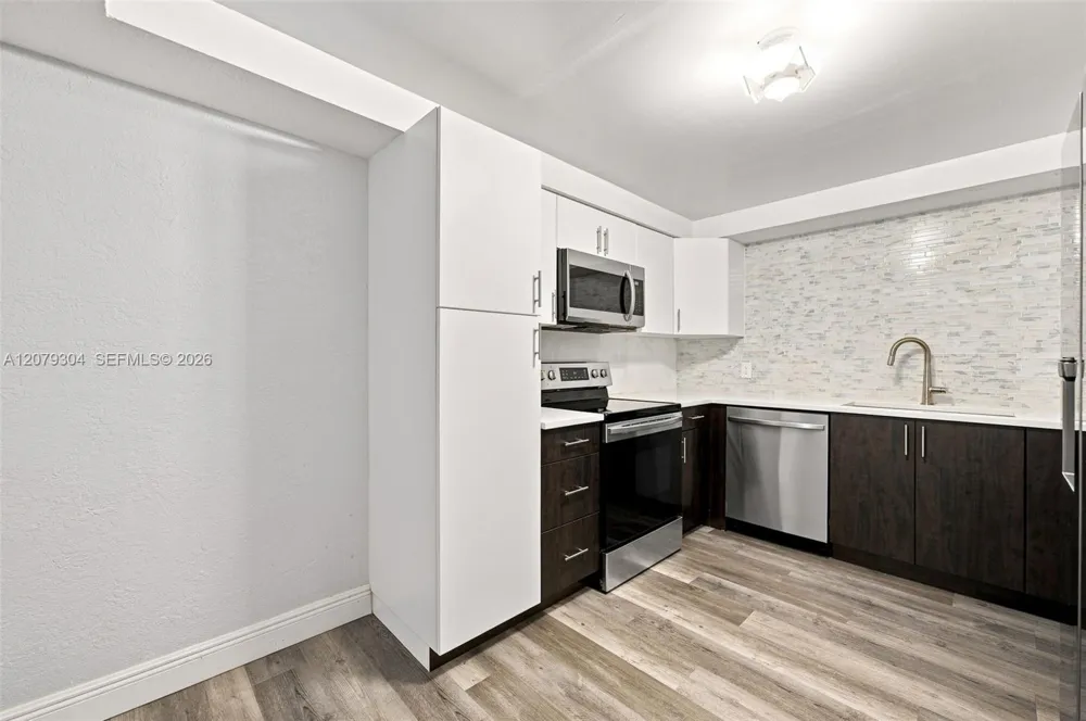 16325 Golf Club Rd #104 Weston, FL 33326