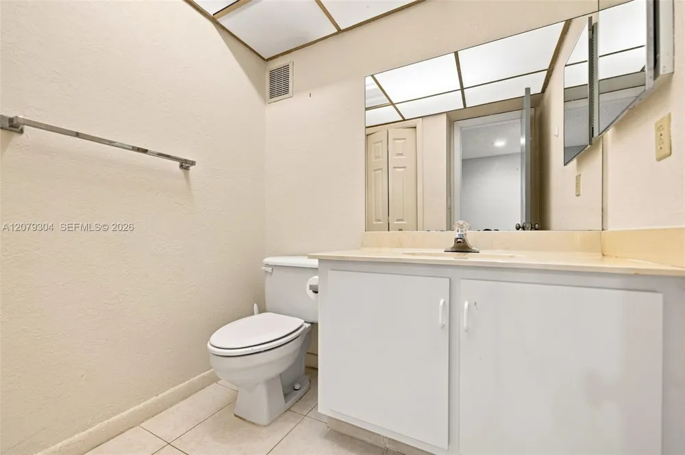 16325 Golf Club Rd #104 Weston, FL 33326