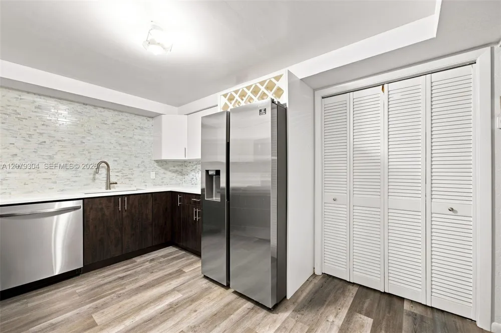 16325 Golf Club Rd #104 Weston, FL 33326