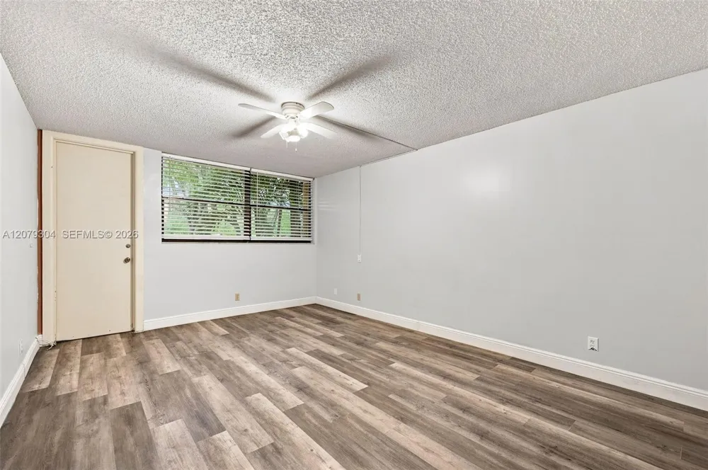 16325 Golf Club Rd #104 Weston, FL 33326