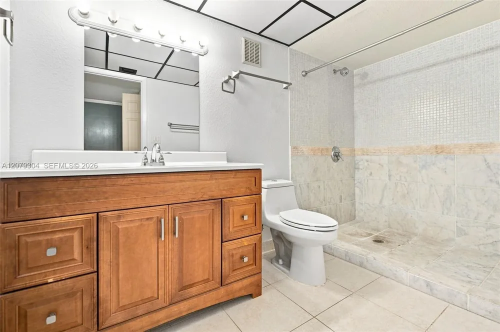 16325 Golf Club Rd #104 Weston, FL 33326
