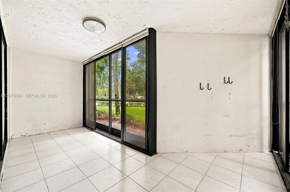 16325 Golf Club Rd #104 Weston, FL 33326
