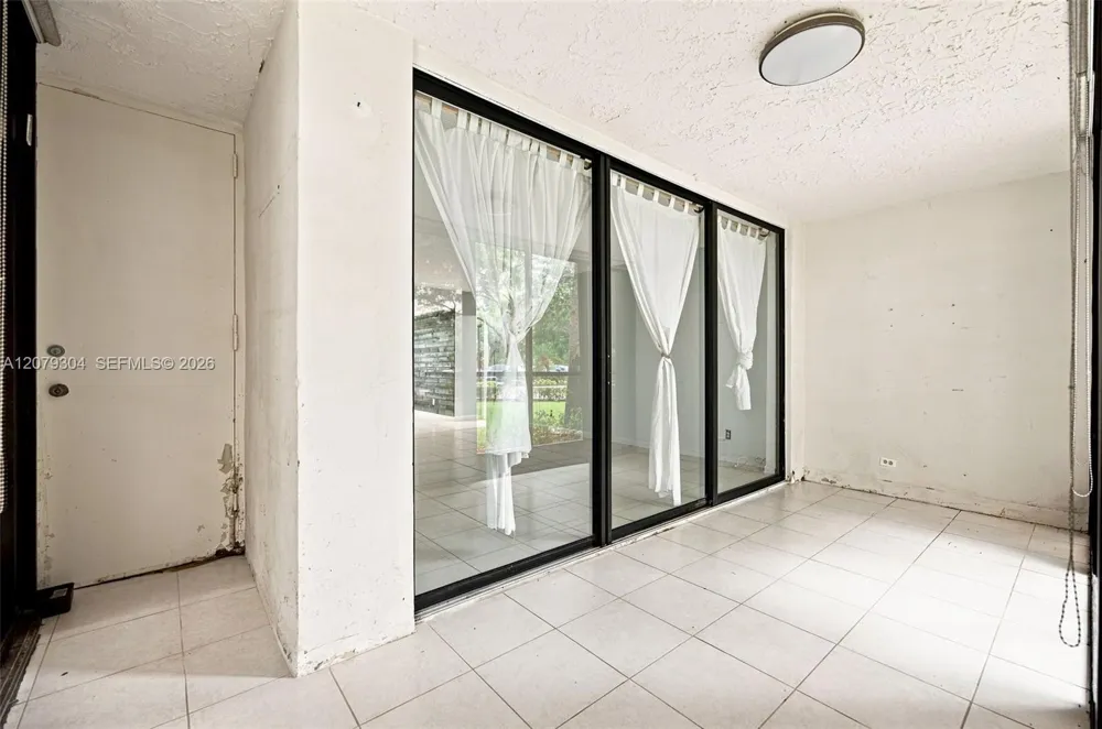 16325 Golf Club Rd #104 Weston, FL 33326