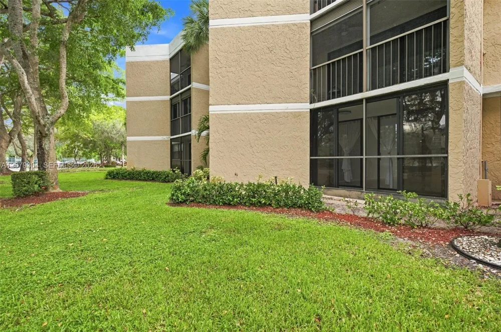 16325 Golf Club Rd #104 Weston, FL 33326