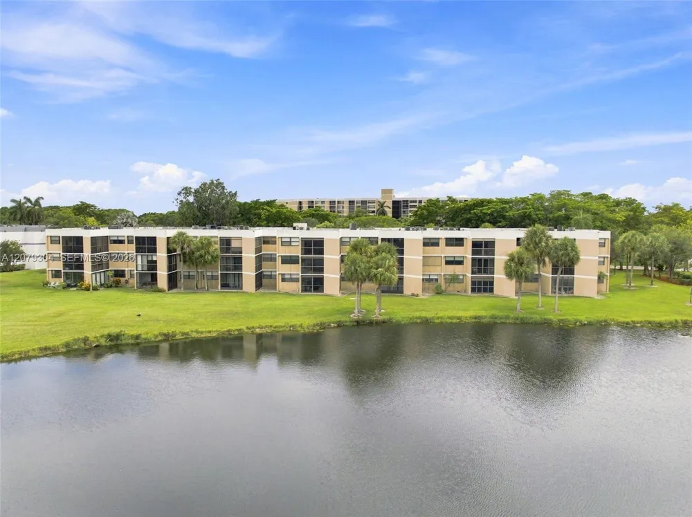 16325 Golf Club Rd #104 Weston, FL 33326