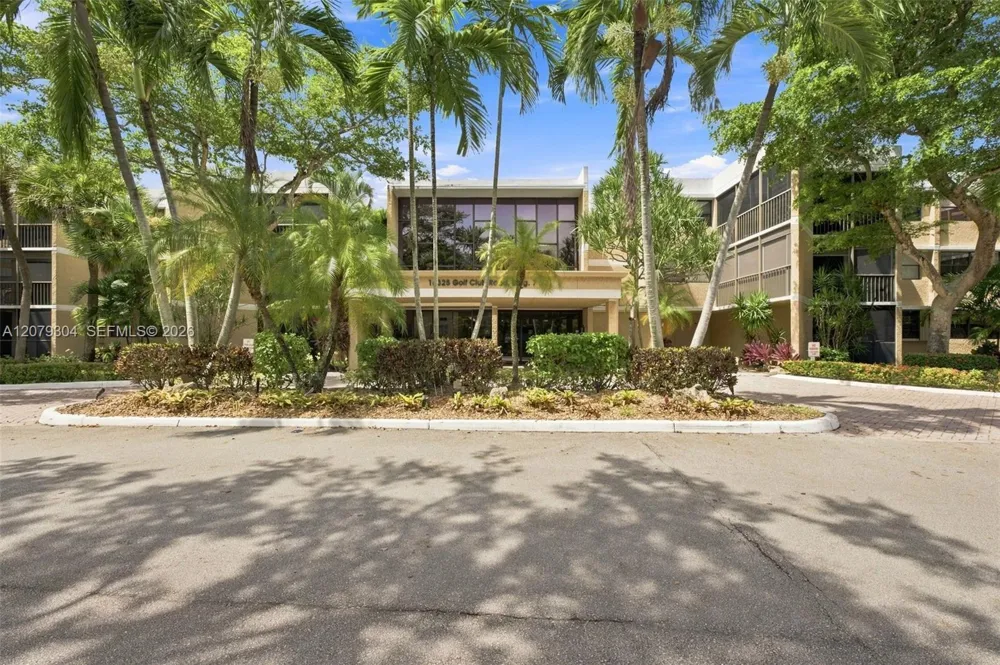 16325 Golf Club Rd #104 Weston, FL 33326