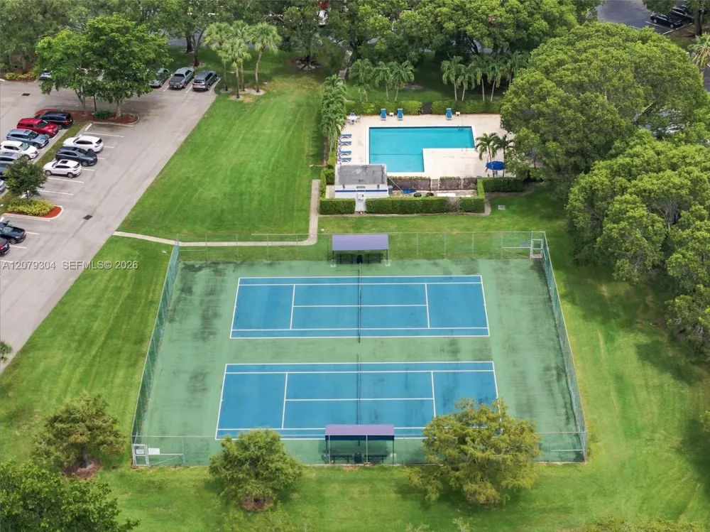 16325 Golf Club Rd #104 Weston, FL 33326