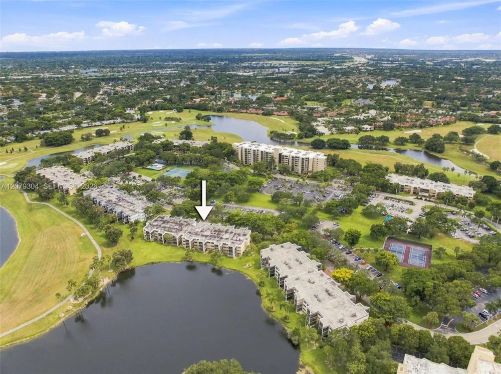 16325 Golf Club Rd #104 Weston, FL 33326