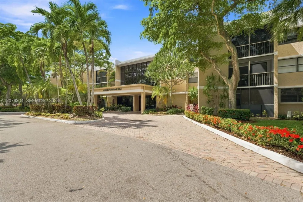 16325 Golf Club Rd #104 Weston, FL 33326