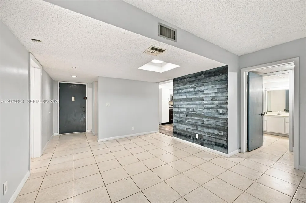 16325 Golf Club Rd #104 Weston, FL 33326