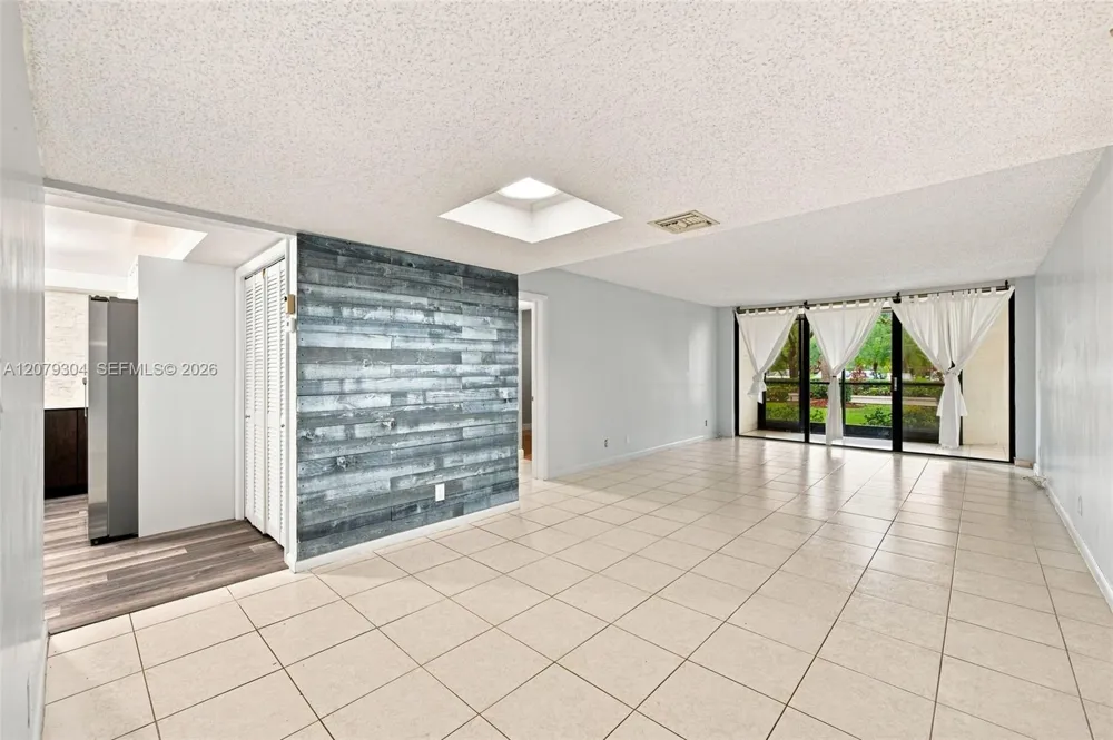 16325 Golf Club Rd #104 Weston, FL 33326