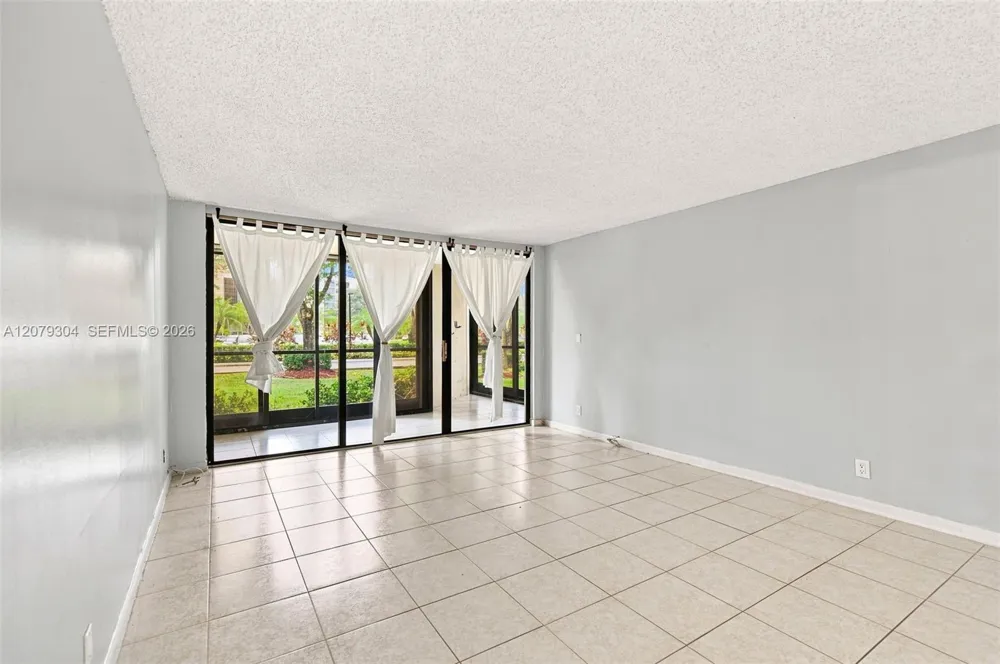 16325 Golf Club Rd #104 Weston, FL 33326