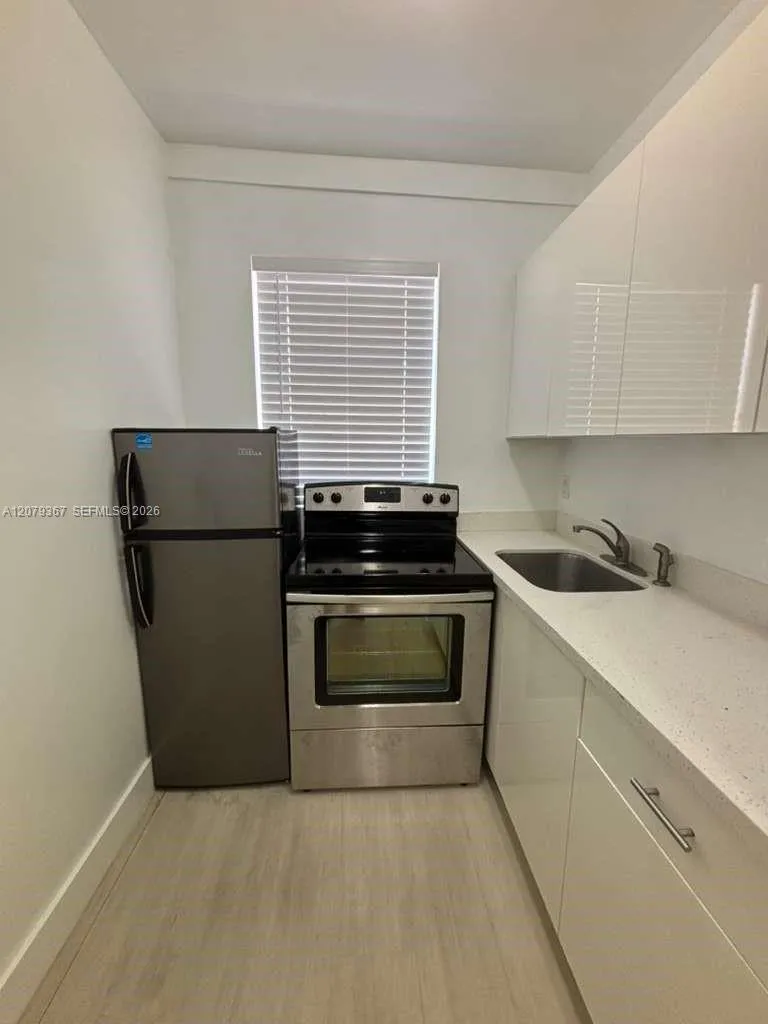1051 NW 2nd St #8 Miami, FL 33128