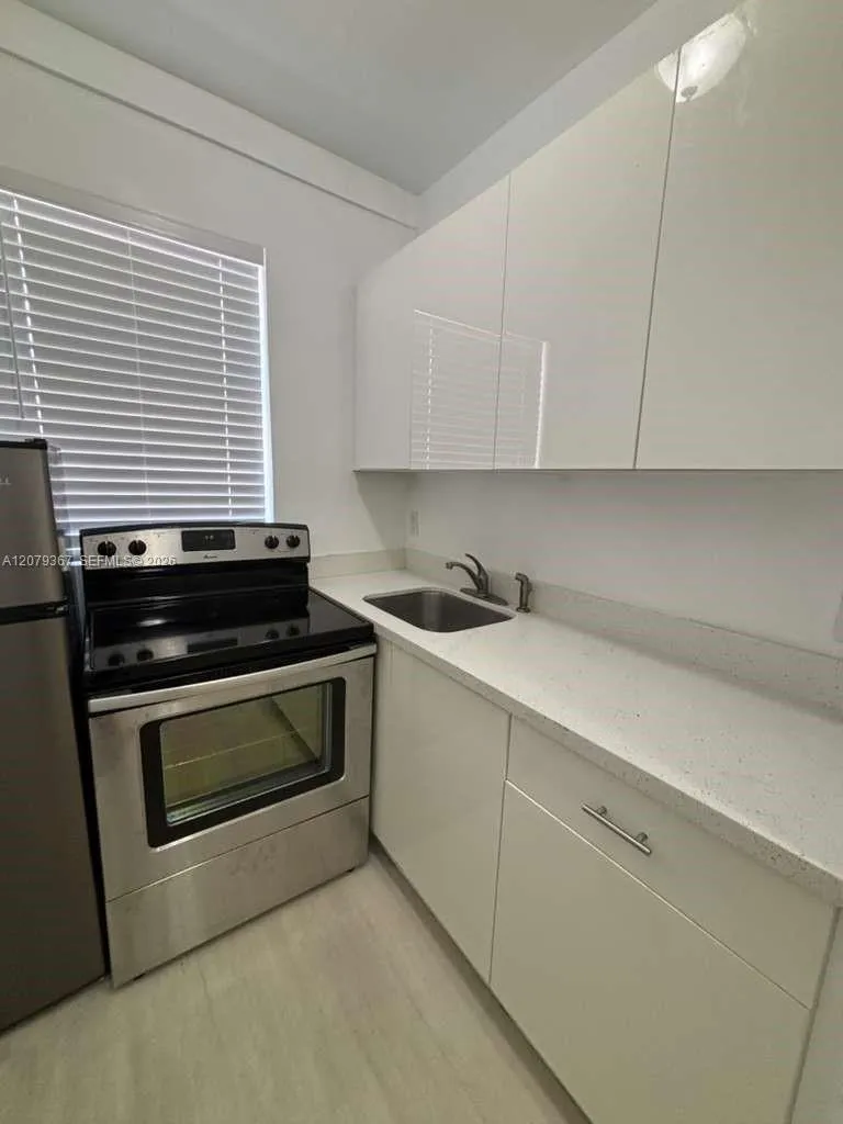 1051 NW 2nd St #8 Miami, FL 33128