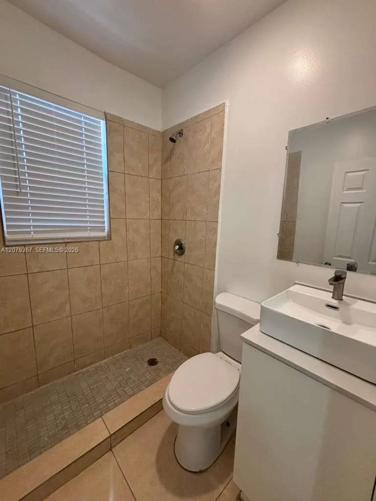 1051 NW 2nd St #8 Miami, FL 33128