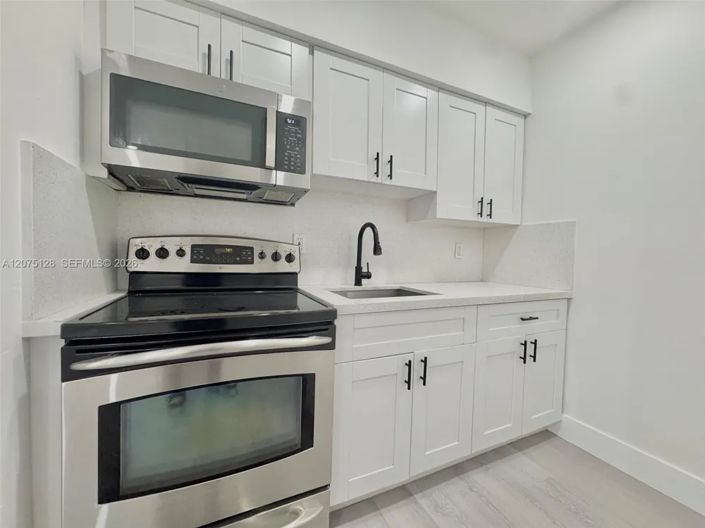 417 NW 2nd Ave #000 Hallandale Beach, FL 33009