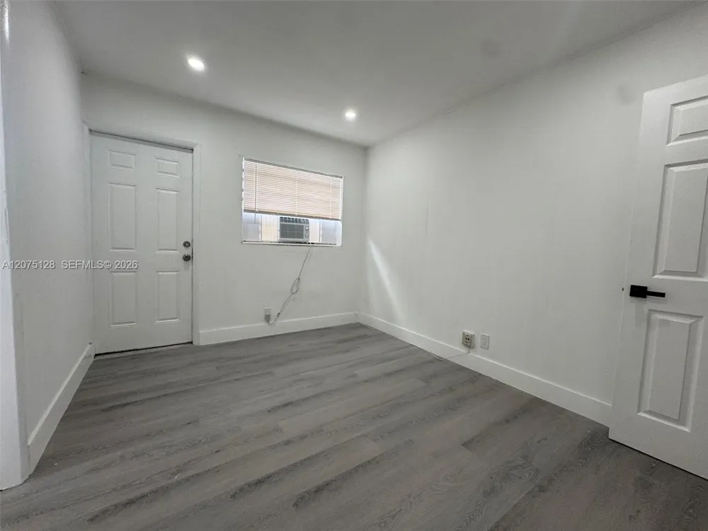417 NW 2nd Ave #000 Hallandale Beach, FL 33009