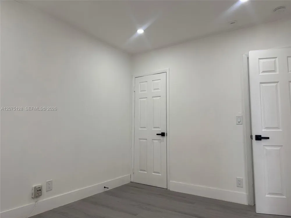417 NW 2nd Ave #000 Hallandale Beach, FL 33009