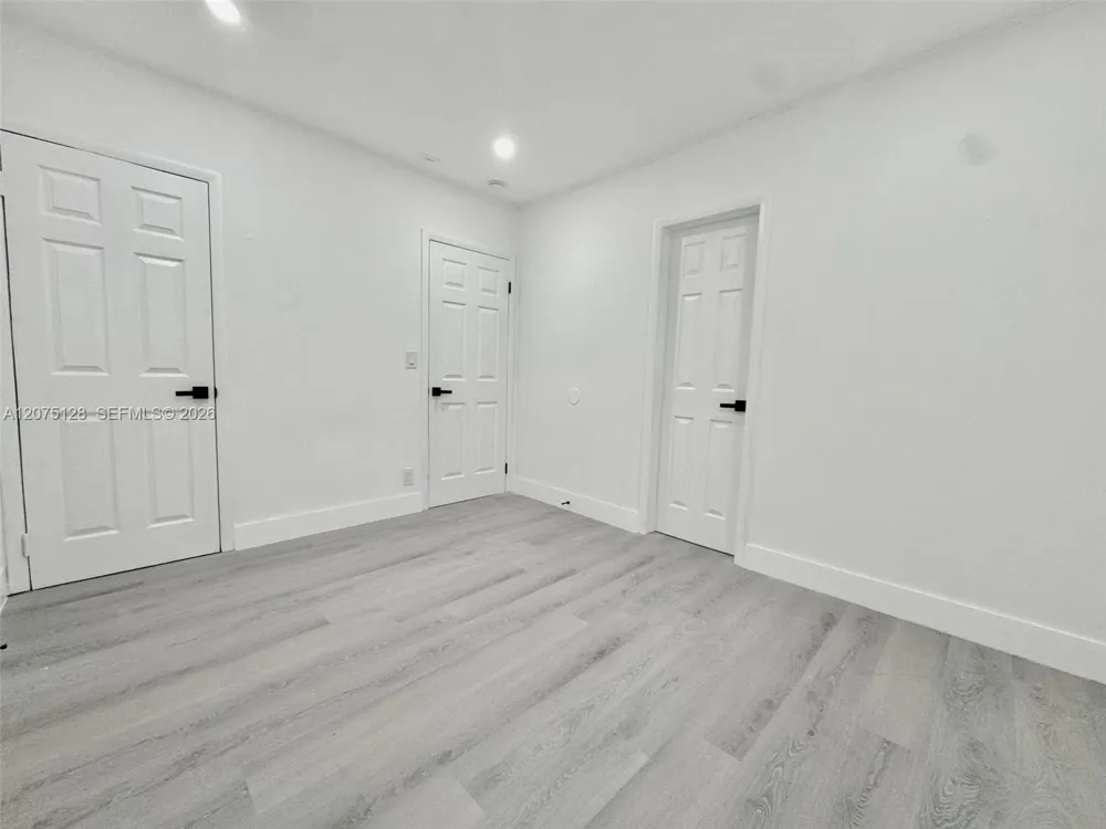 417 NW 2nd Ave #000 Hallandale Beach, FL 33009