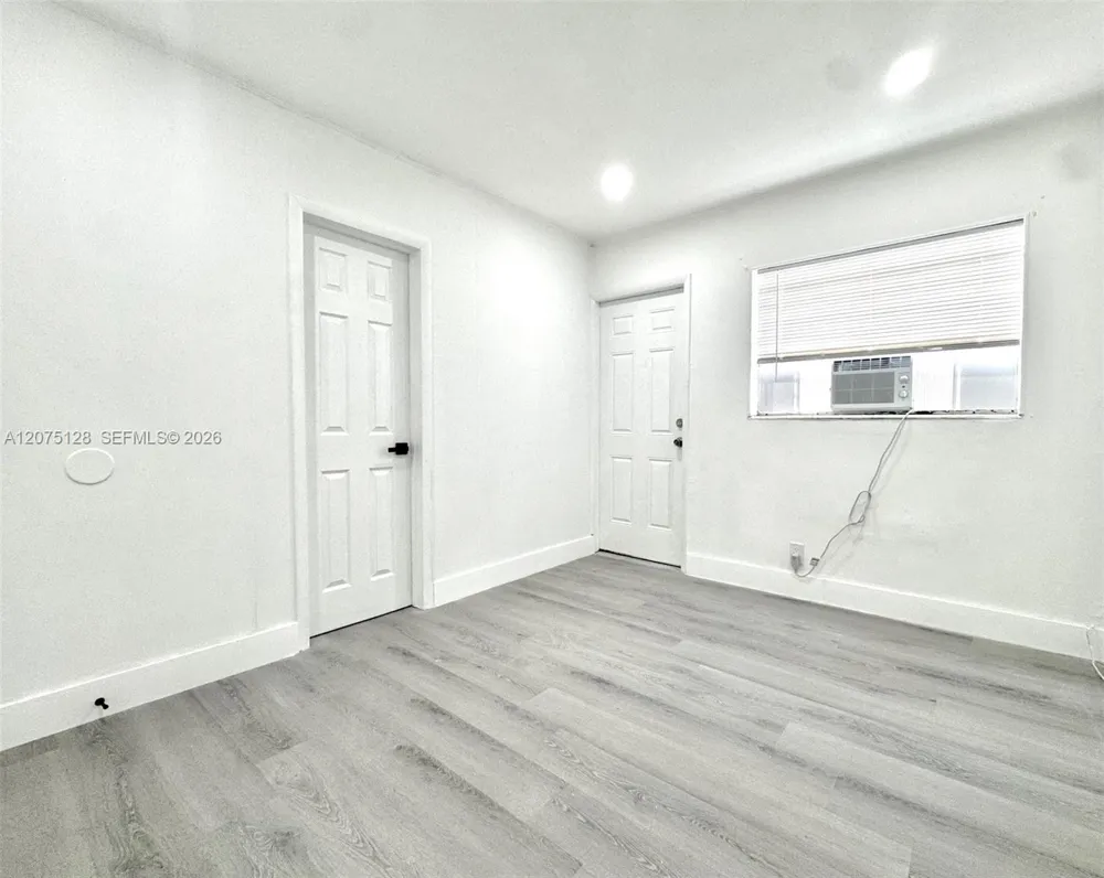 417 NW 2nd Ave #000 Hallandale Beach, FL 33009