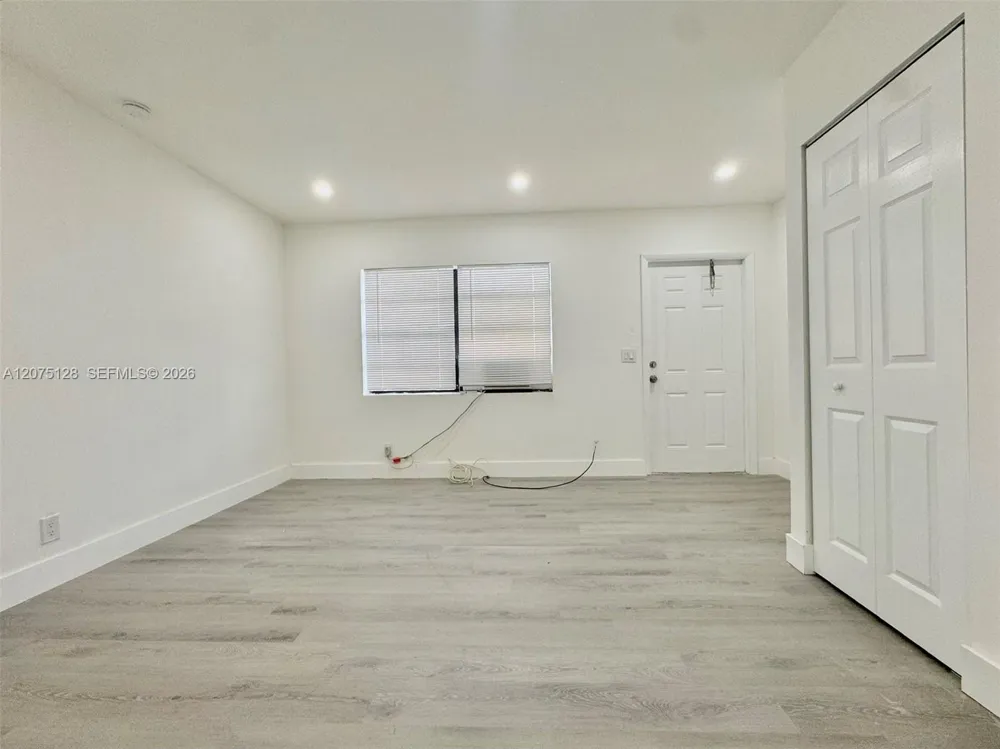 417 NW 2nd Ave #000 Hallandale Beach, FL 33009