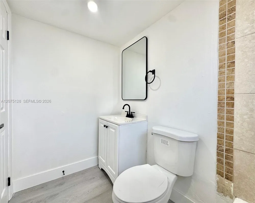 417 NW 2nd Ave #000 Hallandale Beach, FL 33009
