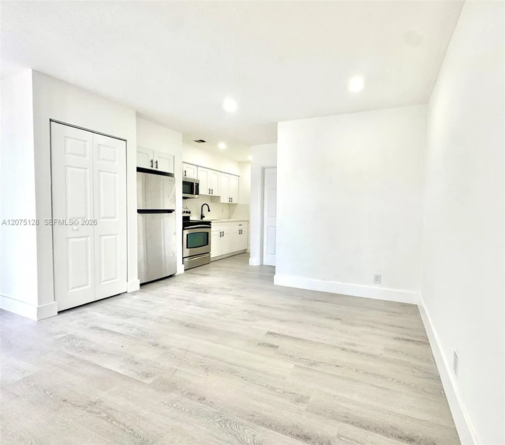 417 NW 2nd Ave #000 Hallandale Beach, FL 33009