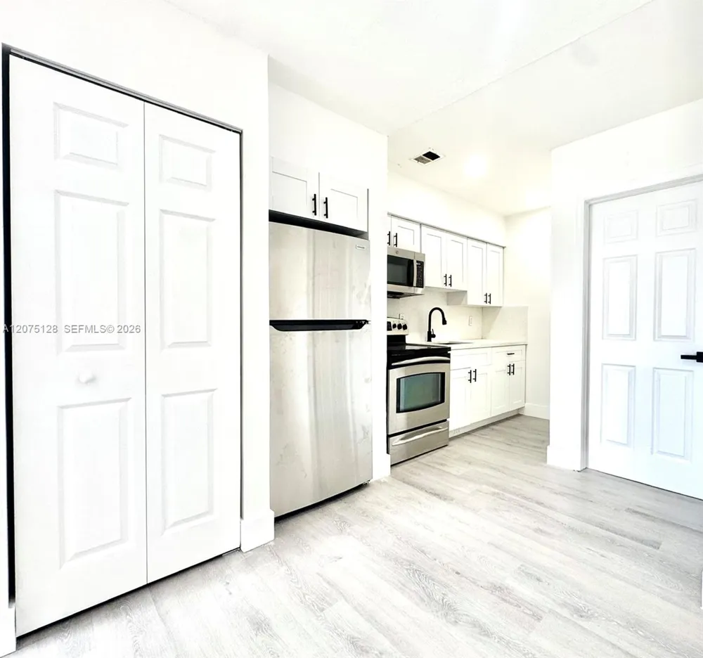417 NW 2nd Ave #000 Hallandale Beach, FL 33009