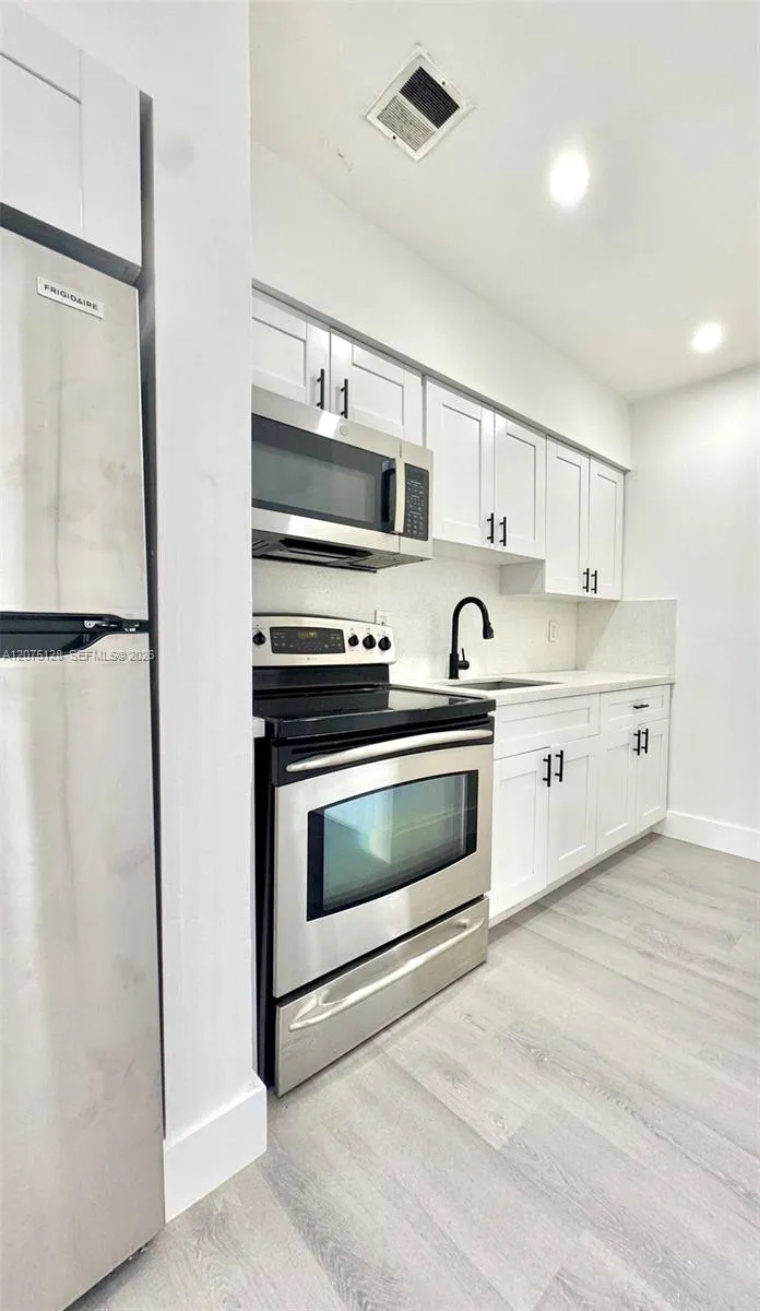 417 NW 2nd Ave #000 Hallandale Beach, FL 33009