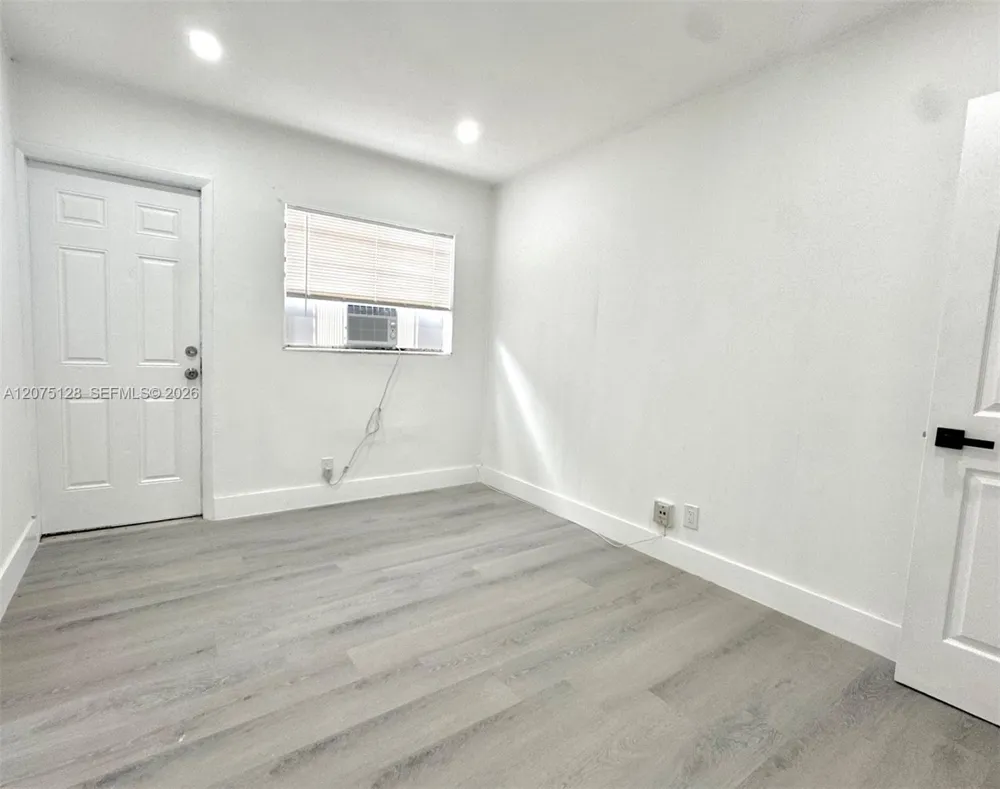 417 NW 2nd Ave #000 Hallandale Beach, FL 33009