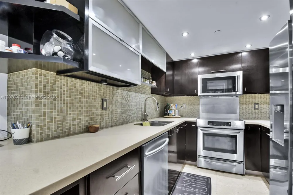 2401 Collins Ave #1711 Miami Beach, FL 33140
