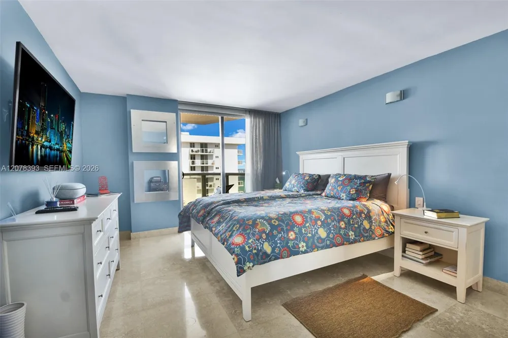 2401 Collins Ave #1711 Miami Beach, FL 33140
