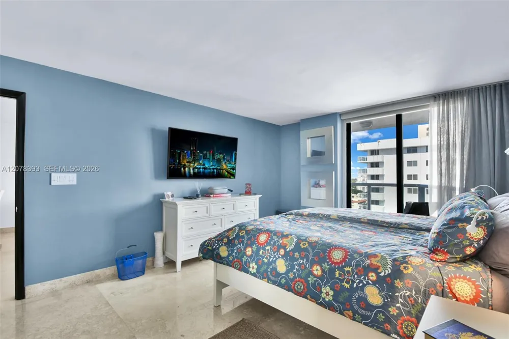 2401 Collins Ave #1711 Miami Beach, FL 33140