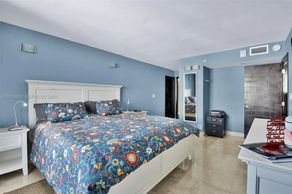 2401 Collins Ave #1711 Miami Beach, FL 33140