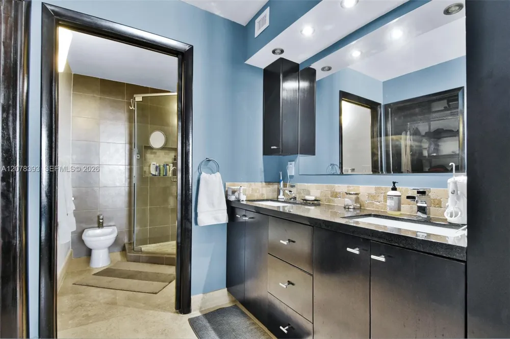 2401 Collins Ave #1711 Miami Beach, FL 33140