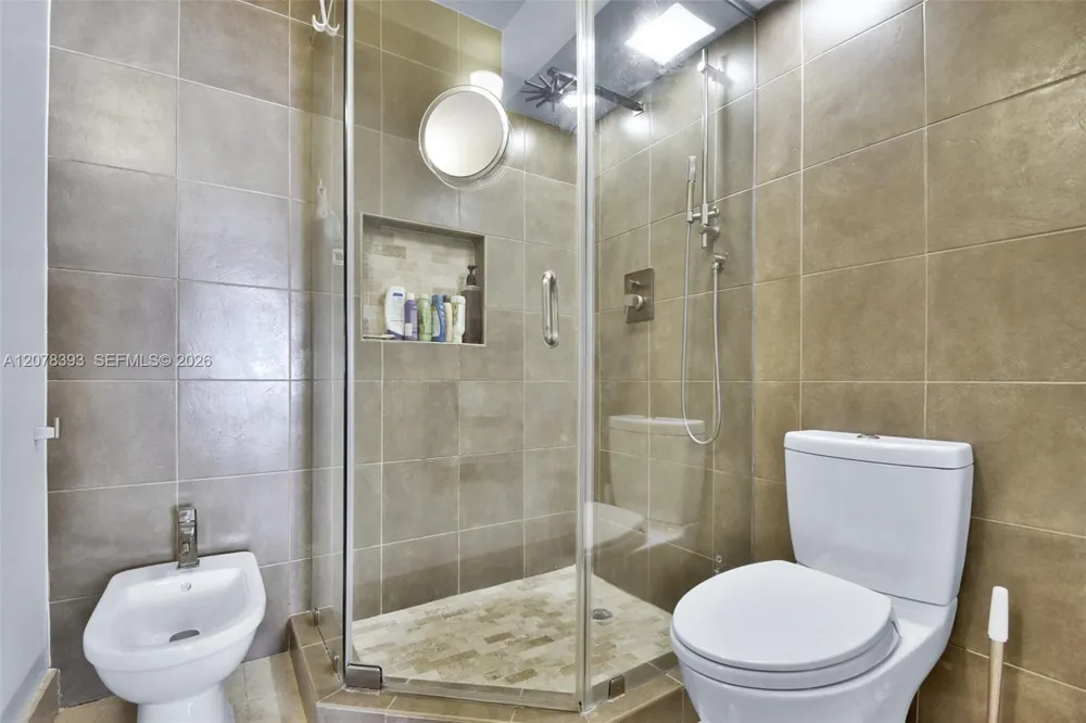 2401 Collins Ave #1711 Miami Beach, FL 33140