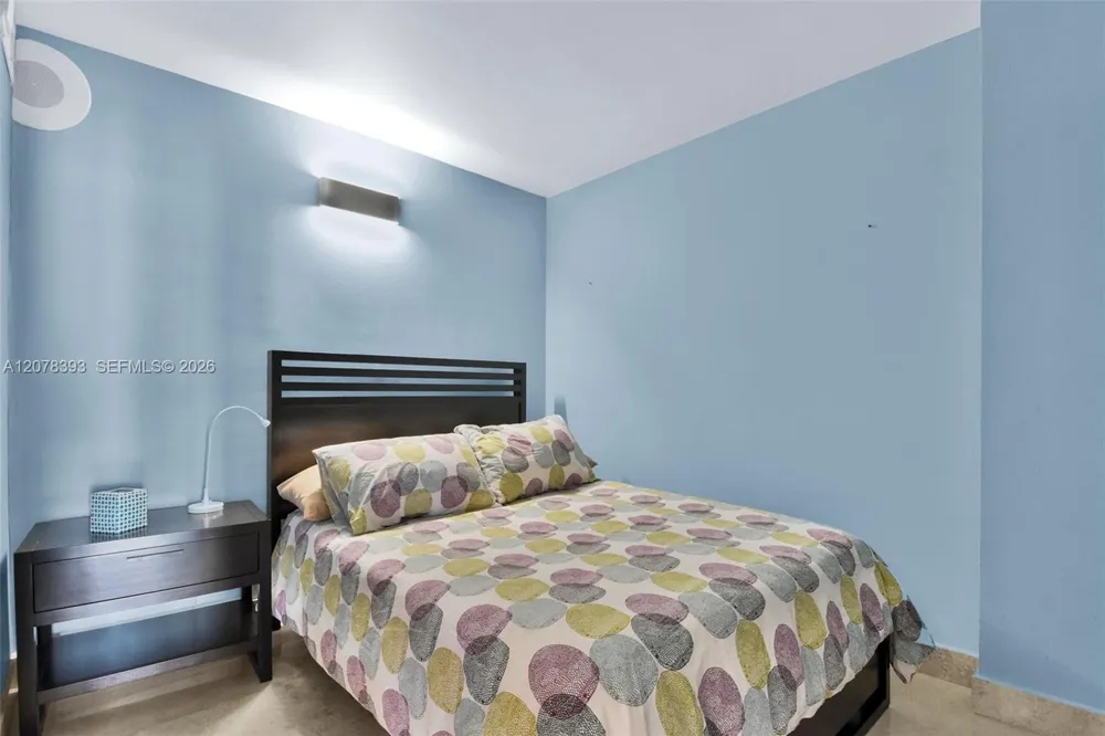 2401 Collins Ave #1711 Miami Beach, FL 33140