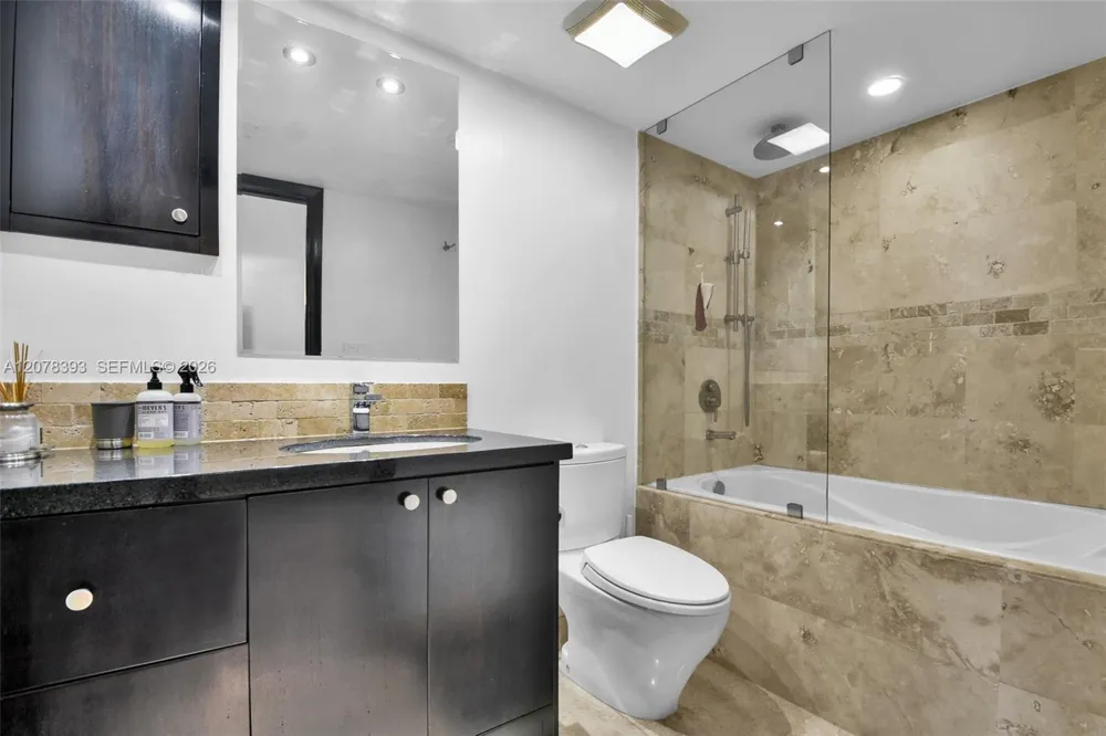 2401 Collins Ave #1711 Miami Beach, FL 33140