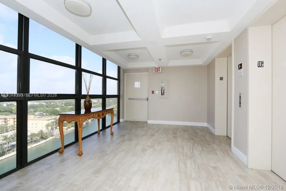 2401 Collins Ave #1711 Miami Beach, FL 33140