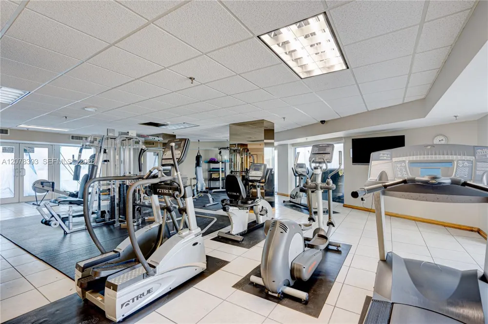 2401 Collins Ave #1711 Miami Beach, FL 33140