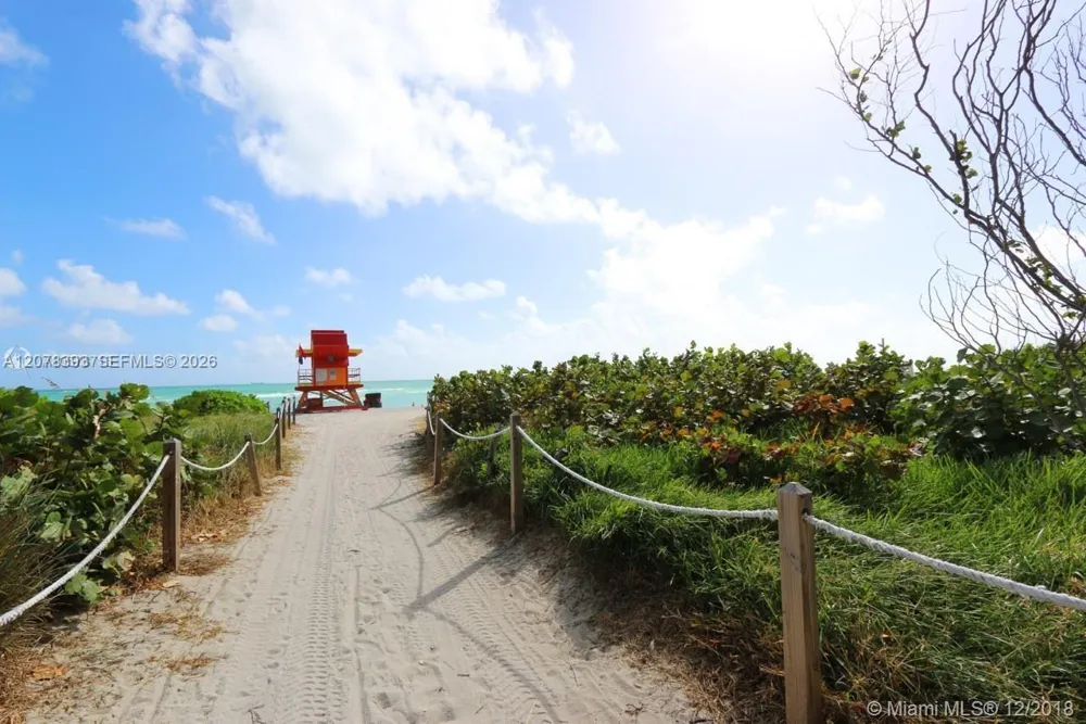 2401 Collins Ave #1711 Miami Beach, FL 33140