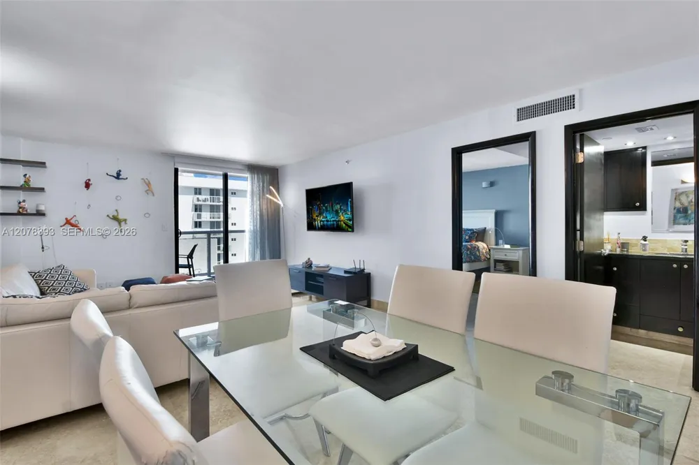2401 Collins Ave #1711 Miami Beach, FL 33140