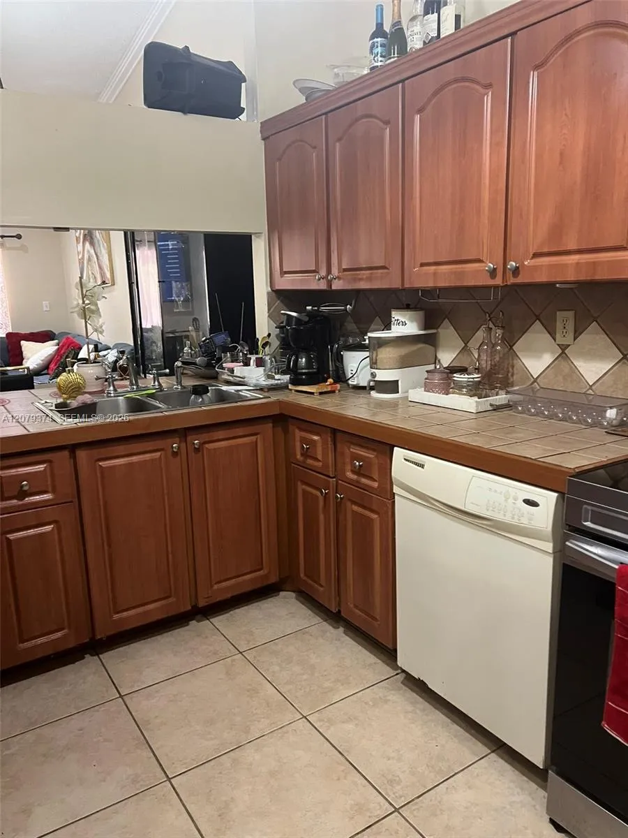 6028 SW 147th Pl Miami, FL 33193