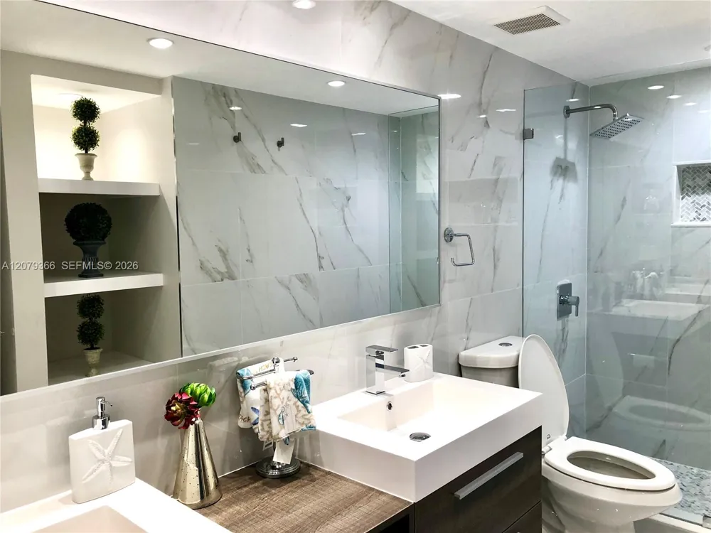 19999 E Country Club Dr #1405 Aventura, FL 33180