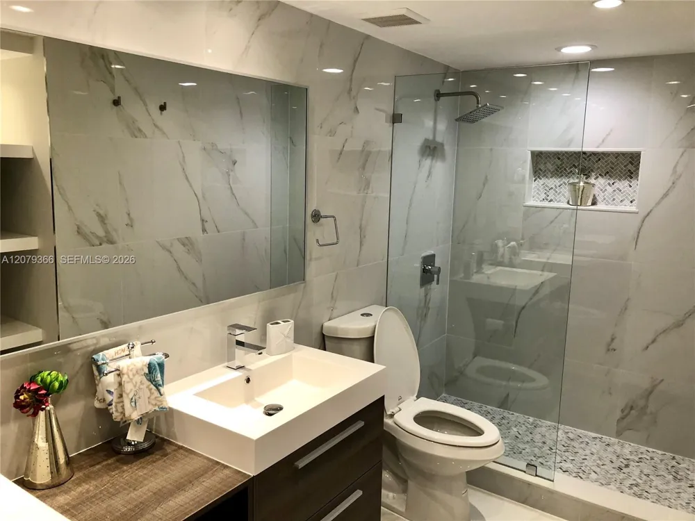 19999 E Country Club Dr #1405 Aventura, FL 33180