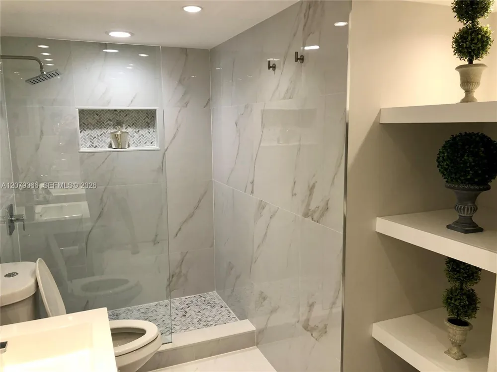 19999 E Country Club Dr #1405 Aventura, FL 33180