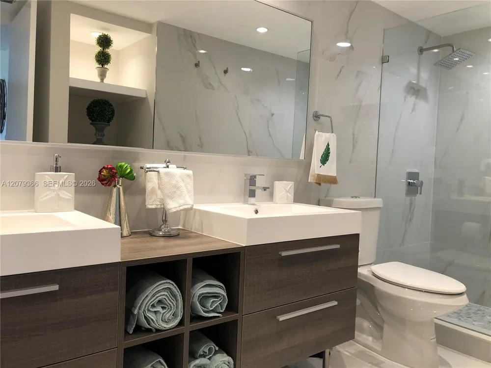 19999 E Country Club Dr #1405 Aventura, FL 33180