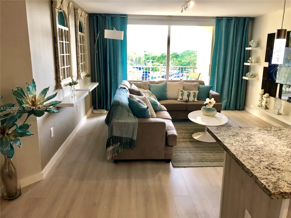 19999 E Country Club Dr #1405 Aventura, FL 33180